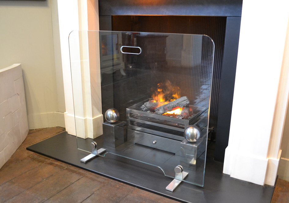 flat-glass-fire-screen flat-glass-fire-screen